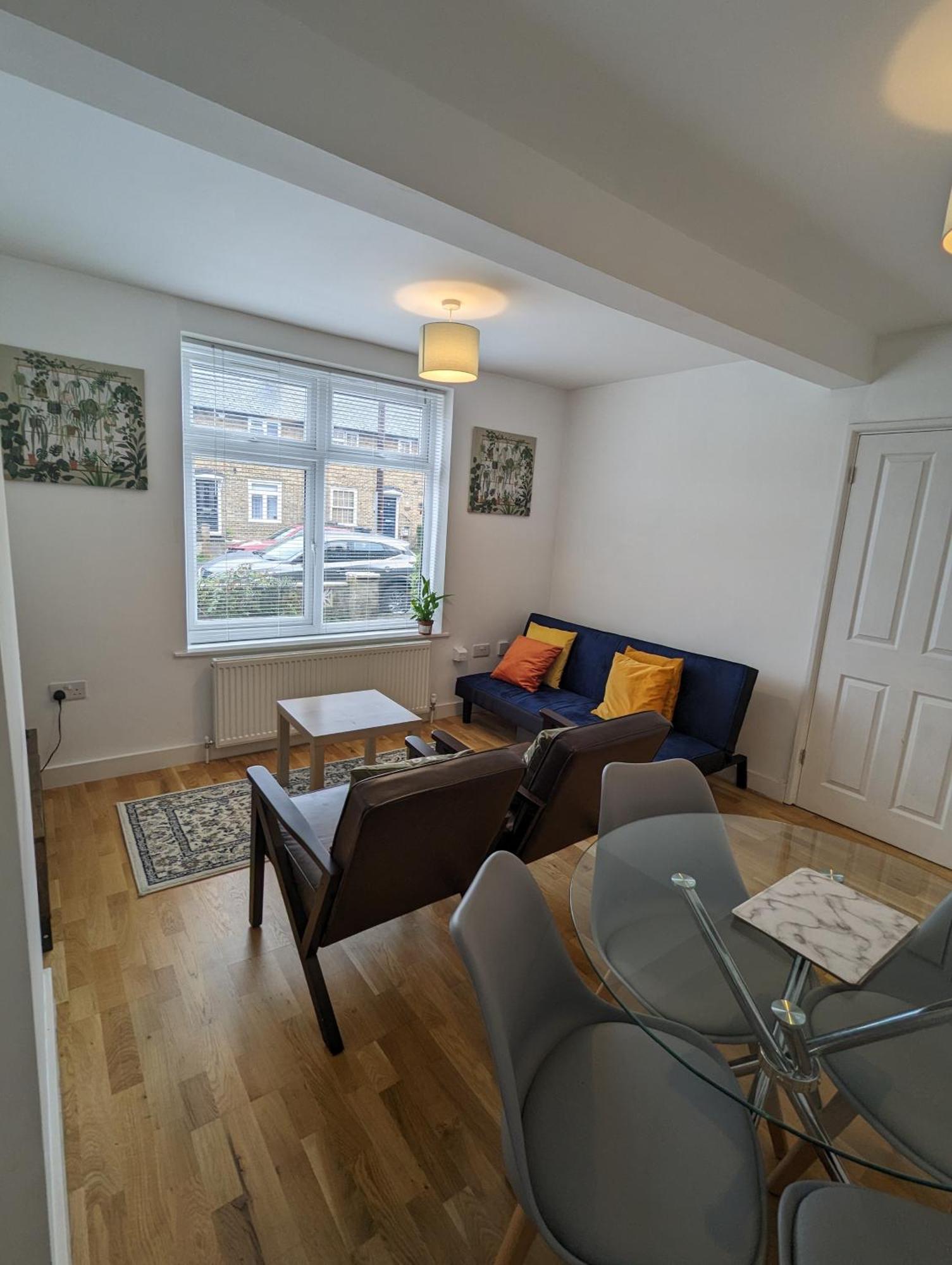 Fantastic 3-Bedroom House In London Morden  Exterior photo