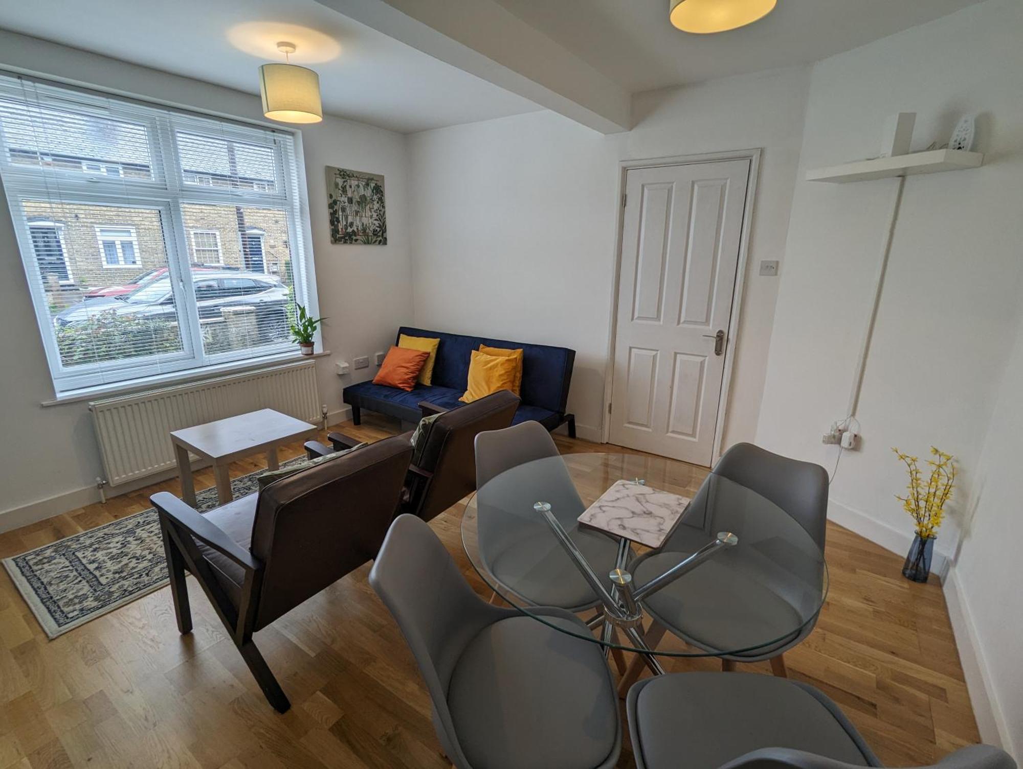 Fantastic 3-Bedroom House In London Morden  Exterior photo
