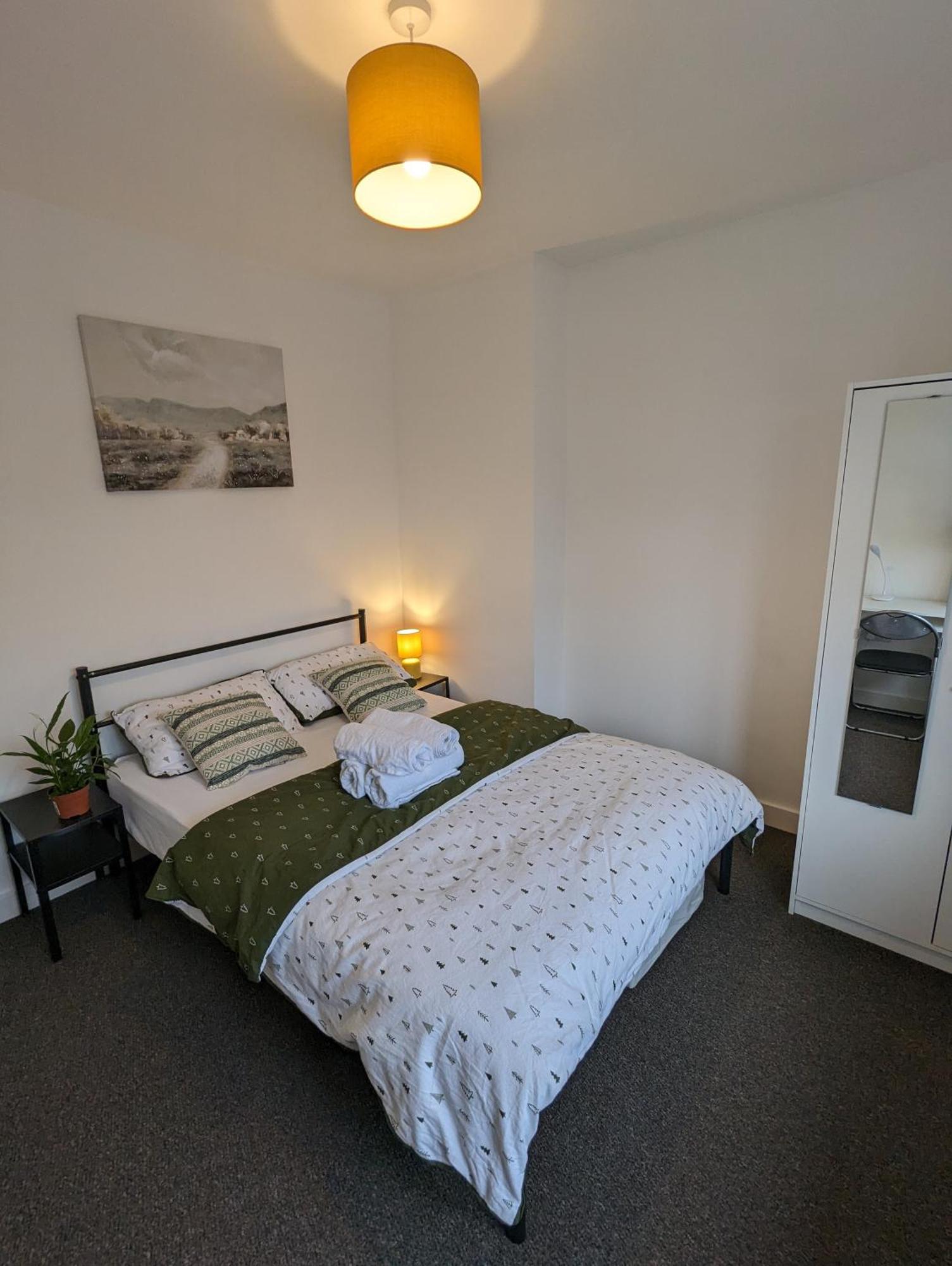 Fantastic 3-Bedroom House In London Morden  Exterior photo