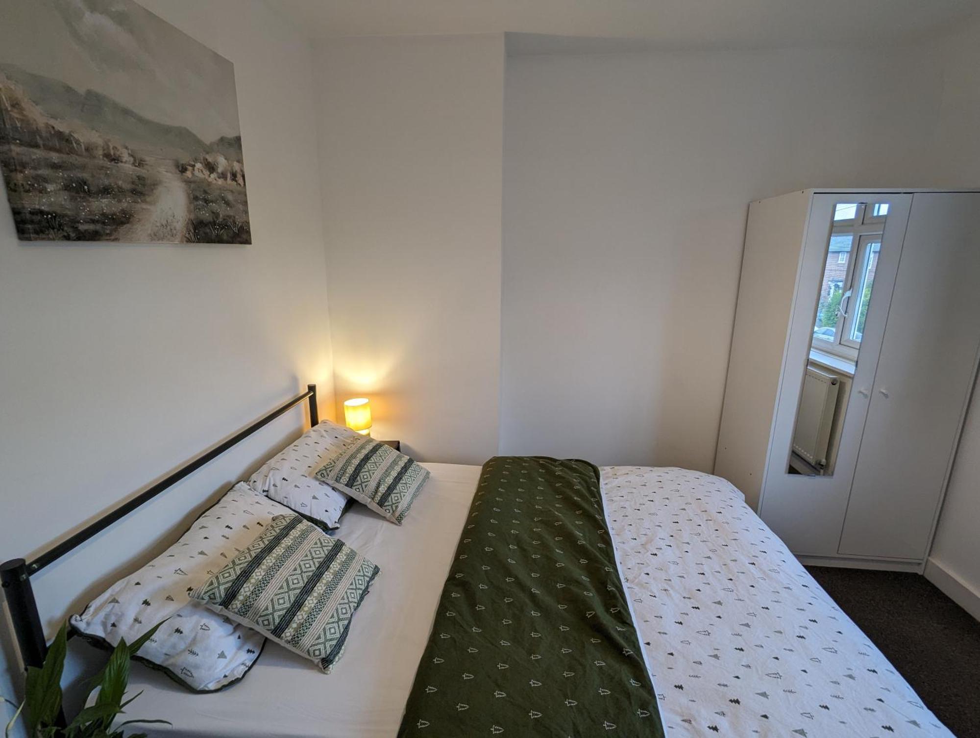 Fantastic 3-Bedroom House In London Morden  Exterior photo